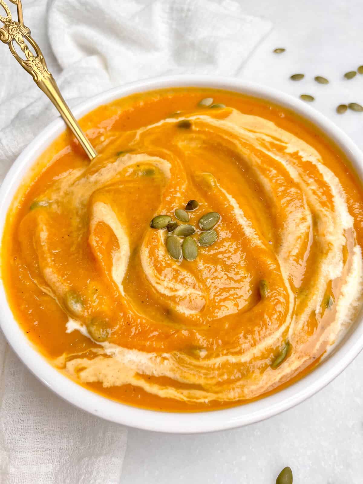 With rich, buttery flavor, warm spices, and a velvety smooth texture, this Copycat Panera Autumn Squash Soup tastes just like the restaurant! Panera Autumn Squash Soup Recipe