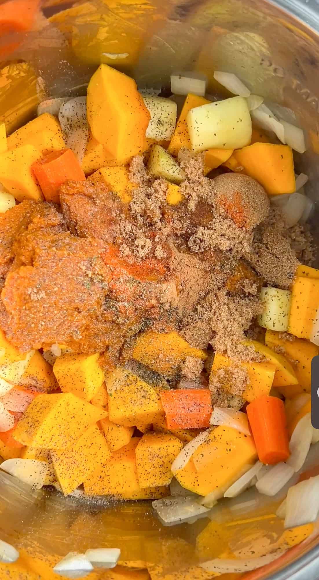 With rich, buttery flavor, warm spices, and a velvety smooth texture, this Copycat Panera Autumn Squash Soup tastes just like the restaurant! Chunks of apple, squash, and carrots in an Instant pot topped with spices