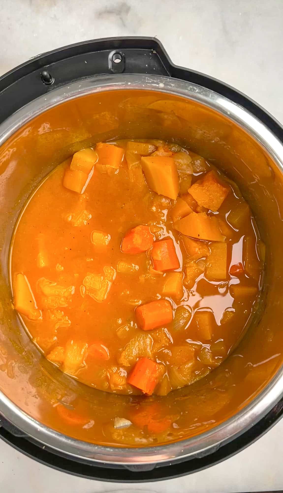 With rich, buttery flavor, warm spices, and a velvety smooth texture, this Copycat Panera Autumn Squash Soup tastes just like the restaurant! Ingredients to make Copycat Panera Autumn Squash Soup in the Instant pot