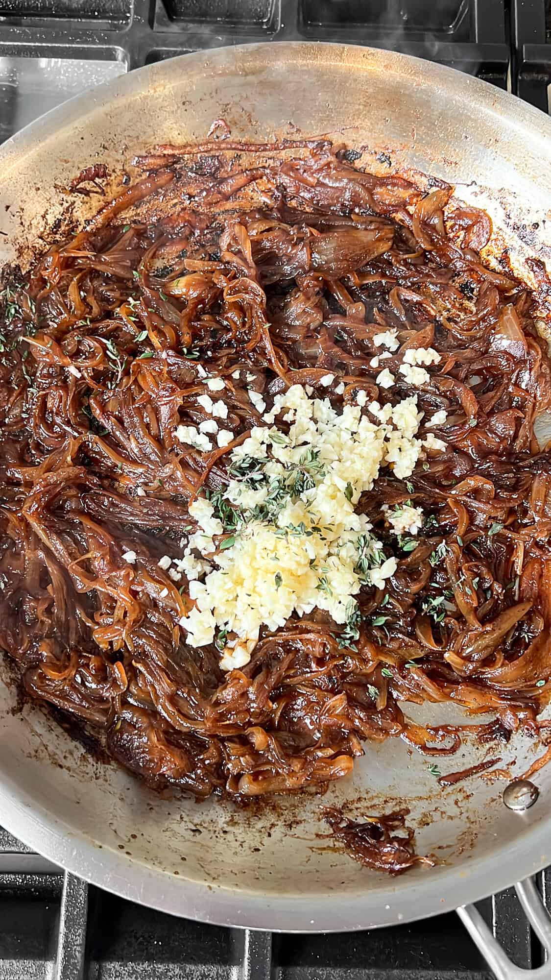 caramelized onions with garlic and thyme