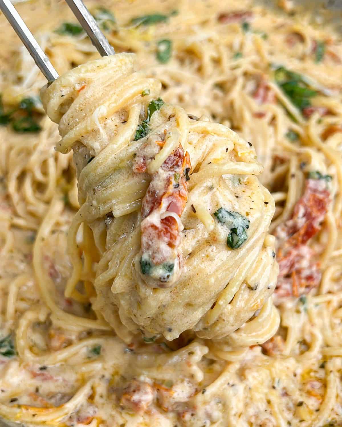 easy one-pan pasta with sun-dried tomatoes in a pan