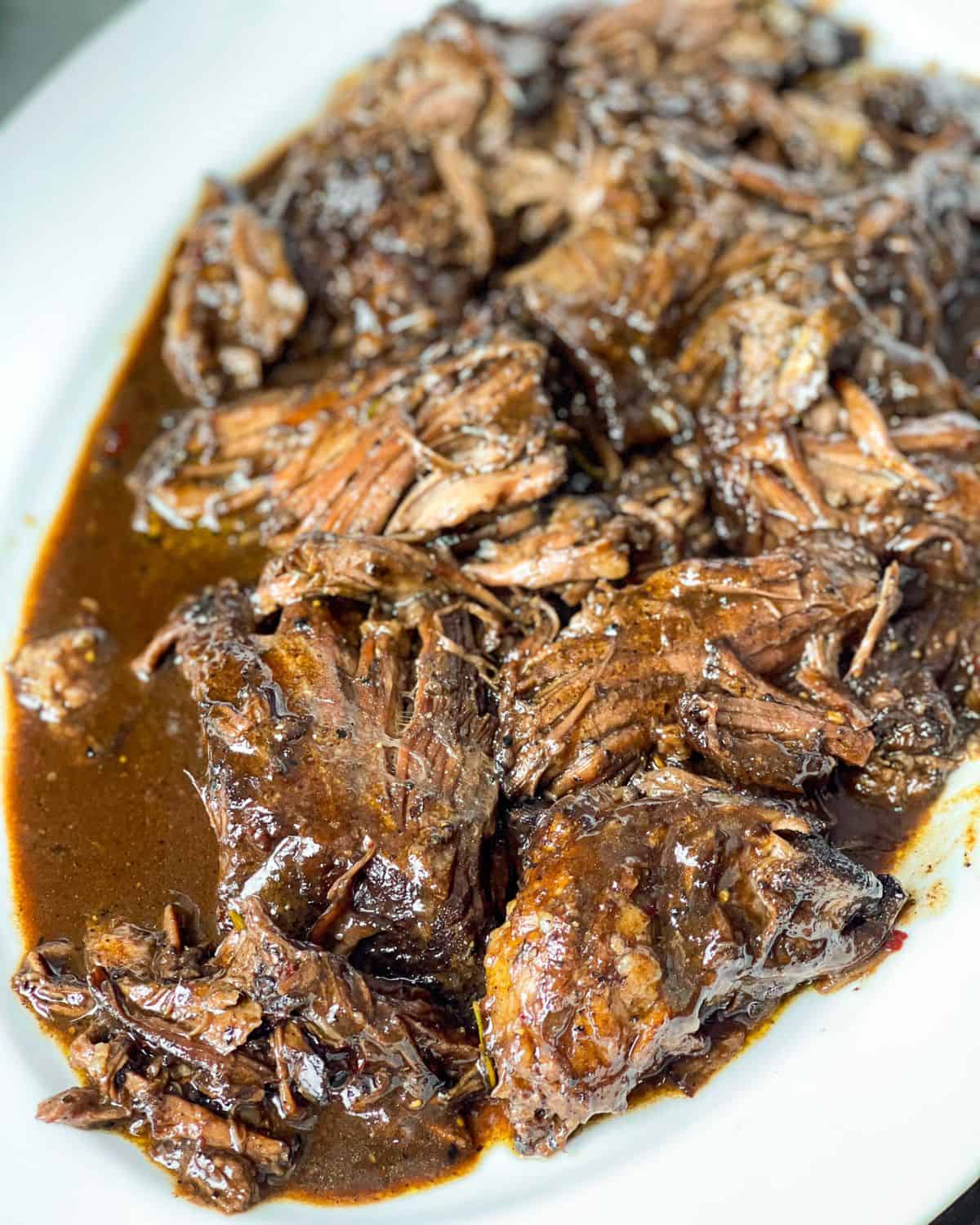 Craving a cozy meal? This red wine pot roast is it! With tender meat and rich flavors, it’s an indulgent dish made for chilly nights. Red wine pot roast on a serving platter.