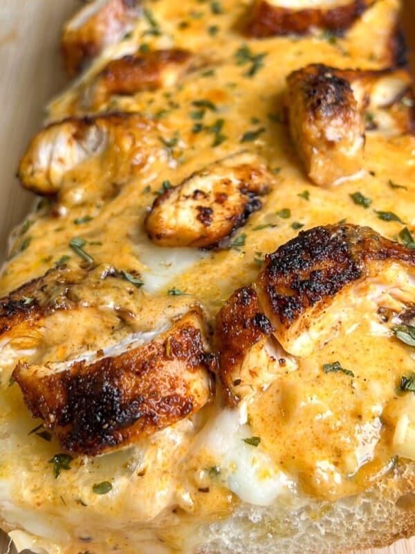 Featured image for chicken alfredo garlic bread.