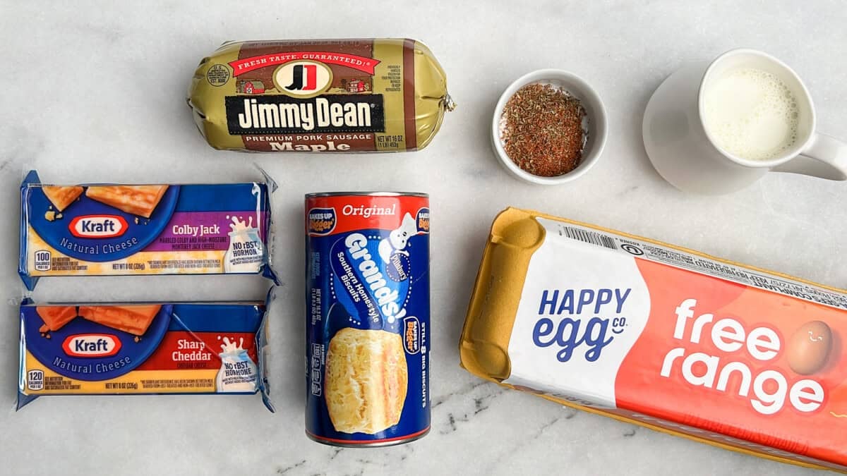 ingredients needed for making sausage, egg, biscuits and gravy casserole