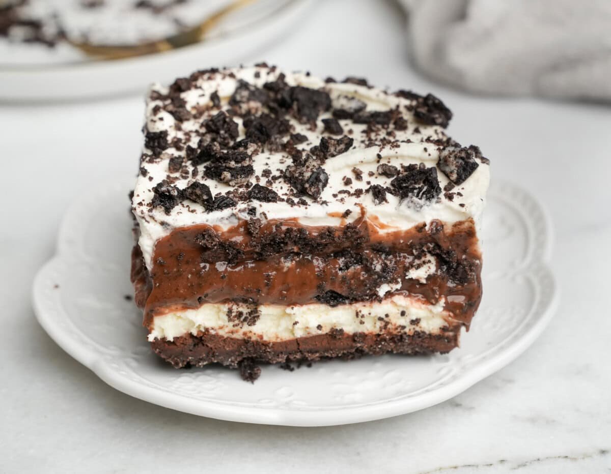 A slice of no-bake oreo delight on a plate