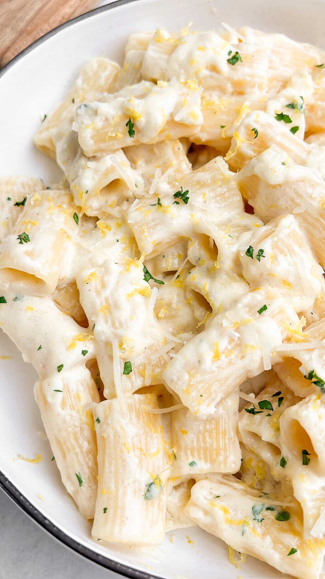 creamy lemon pasta in a bowl