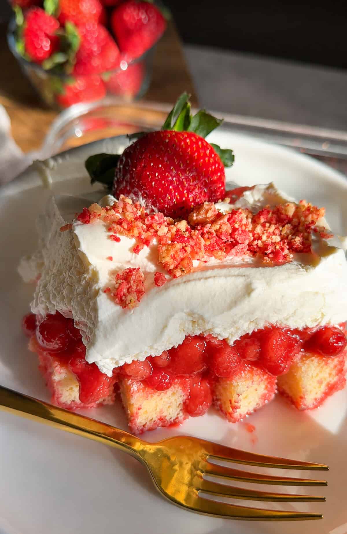 featured image strawberry shortcake cheesecake 2
