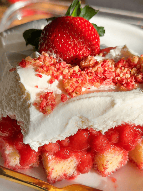 featured image strawberry shortcake cheesecake