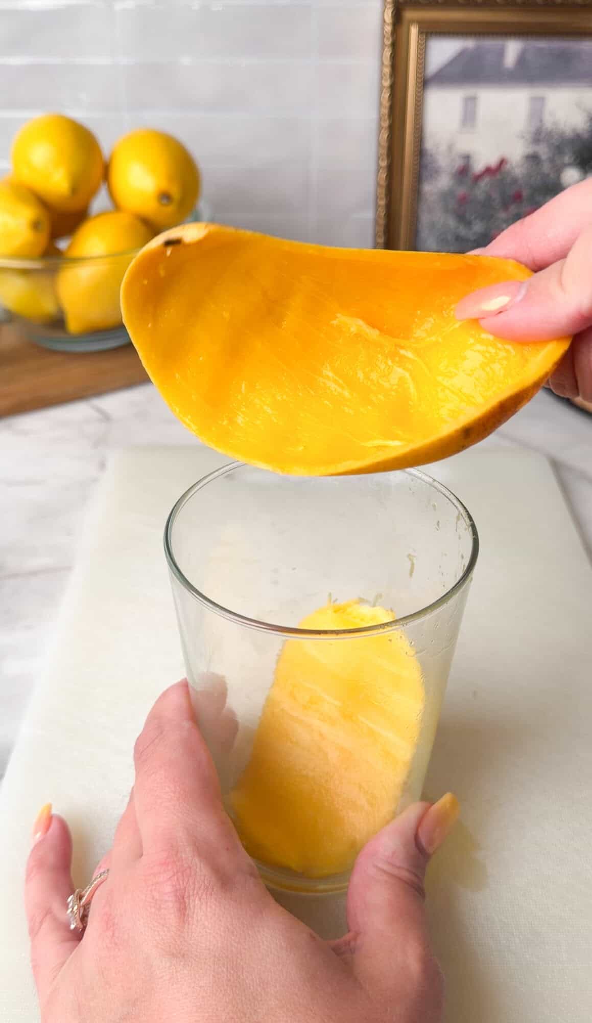 how to peel a mango