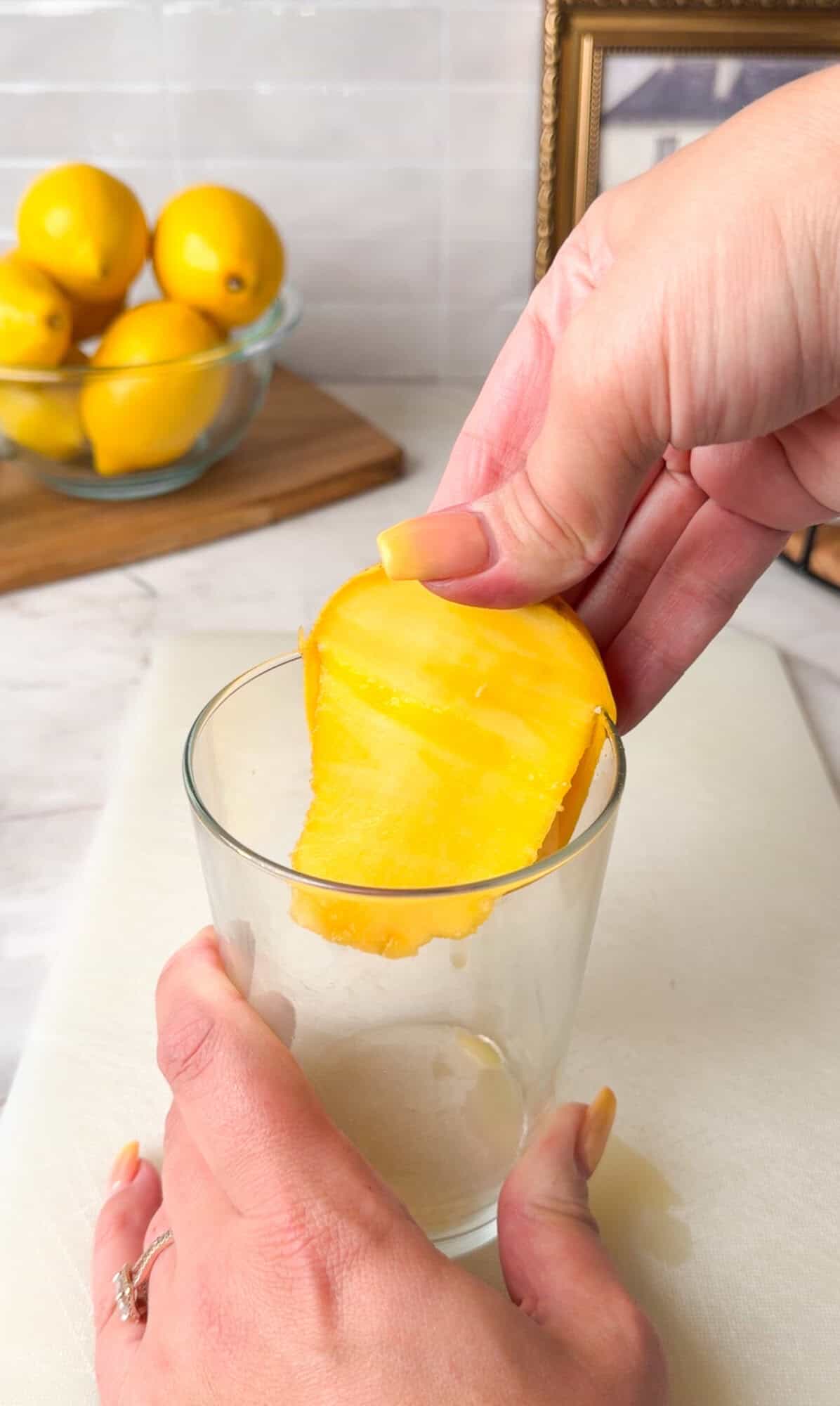 how to peel a mango