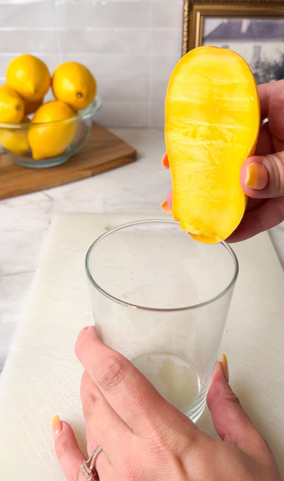 how to peel a mango