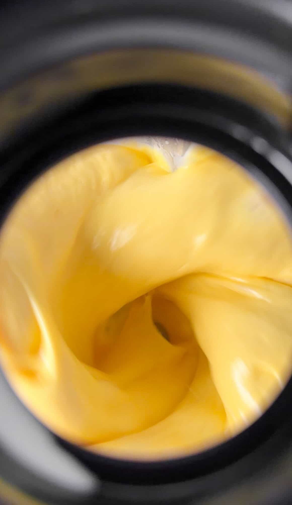 creamy mango lemonade in a blender