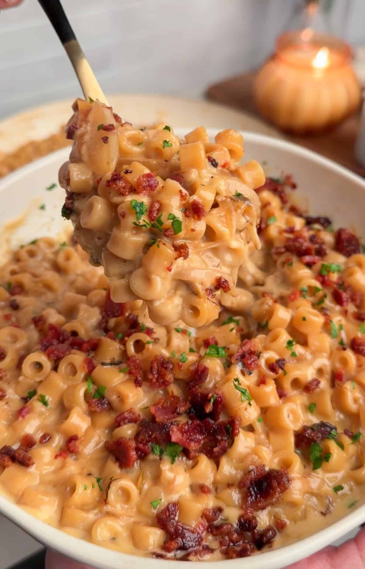 french onion mac and cheese with bacon