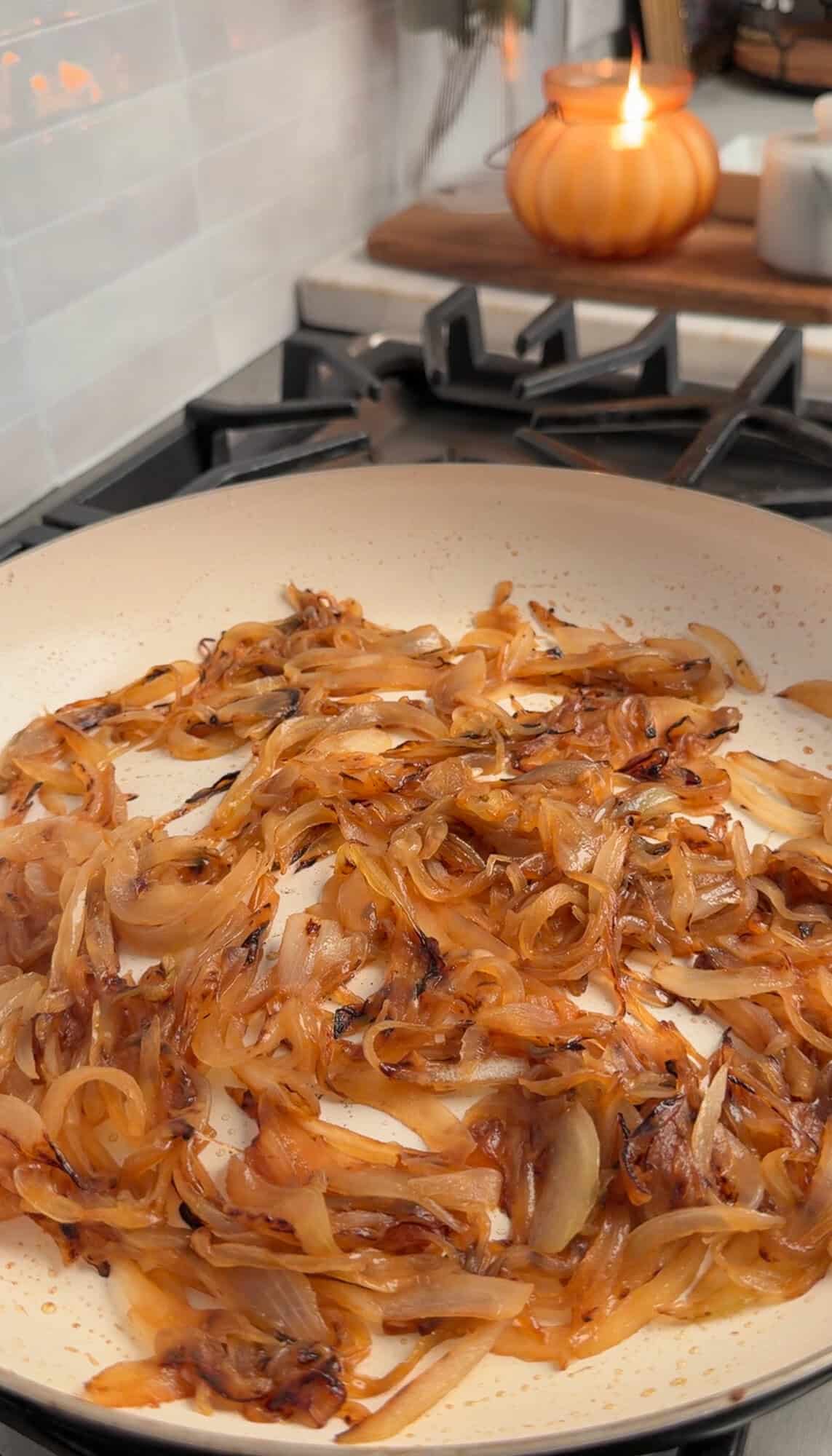 caramelizing onions for french onion mac and cheese
