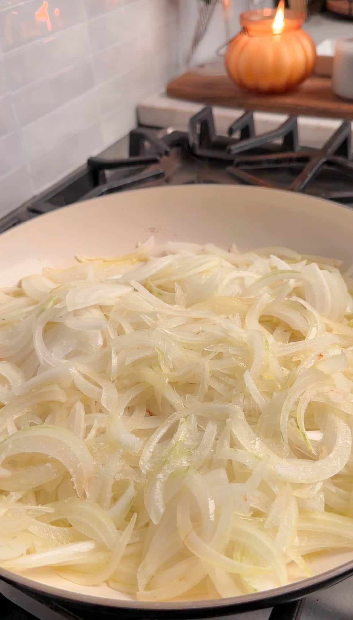 caramelizing onions for french onion mac and cheese