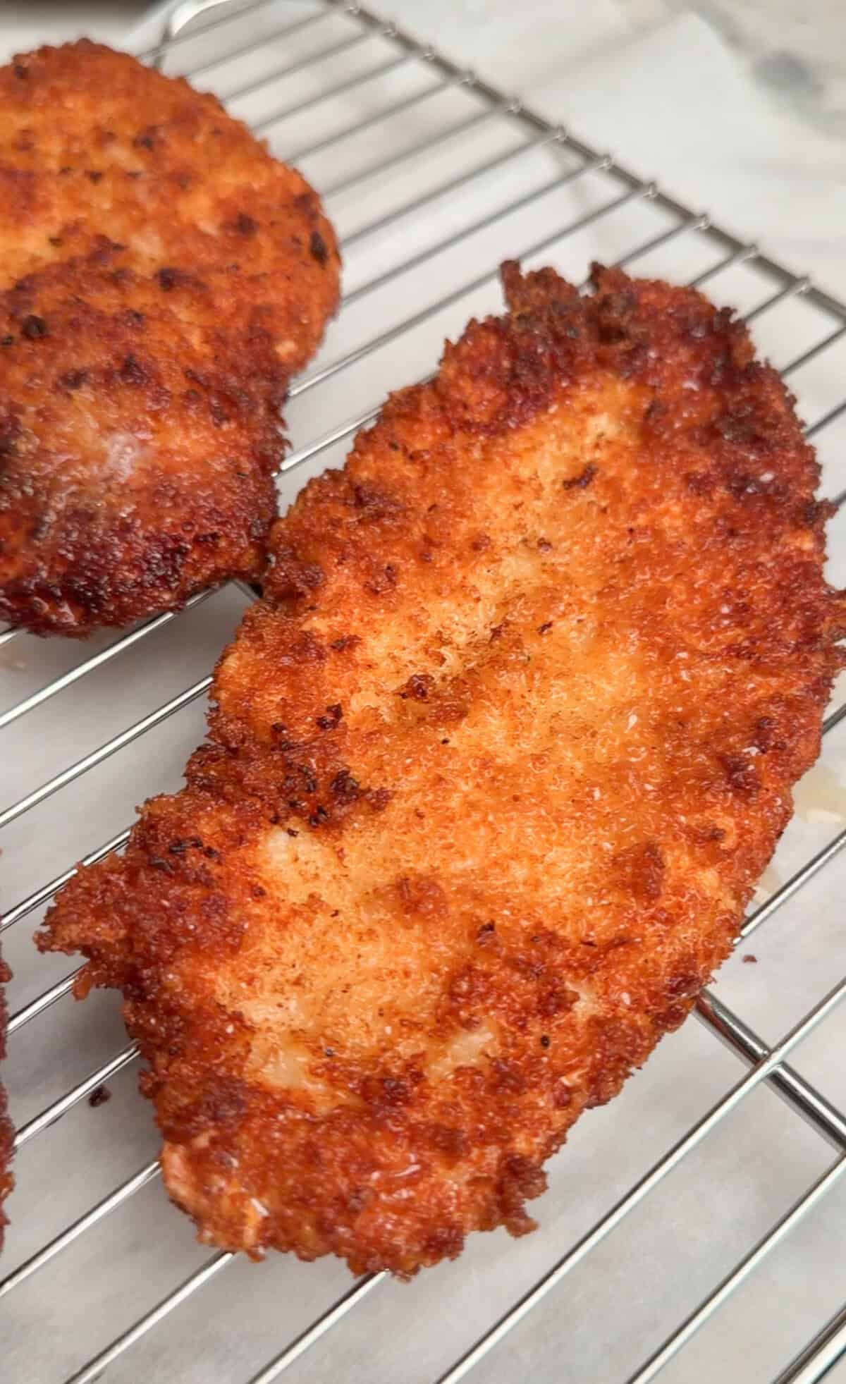 letting chicken cool on a wire rack
