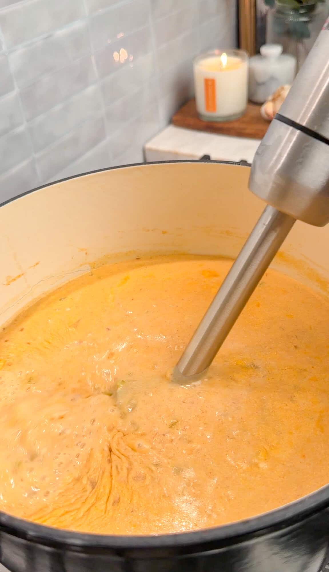 blending loaded baked potato soup with immersion blender